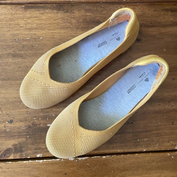 Clarks Womens Loafers Flats Shoes Mustard Yellow Slip On Flex Knit Comfort 7 - Picture 2 of 6